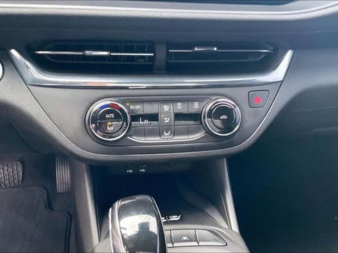 Used 2024 Buick Envista Preferred w/ Convenience II Package FWD image 32