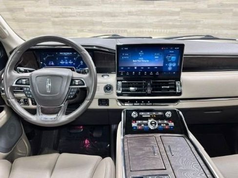 Used 2023 Lincoln Navigator Reserve AWD/4WD image 2