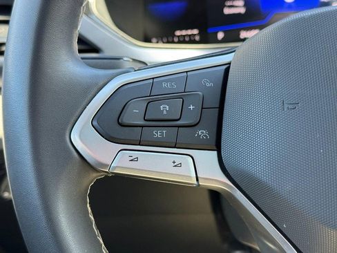 Used 2023 Volkswagen Taos SE w/ Panoramic Sunroof Package image 16