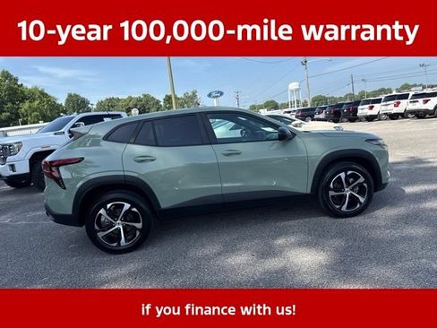 Used 2024 Chevrolet Trax RS w/ Sunroof Package FWD image 18
