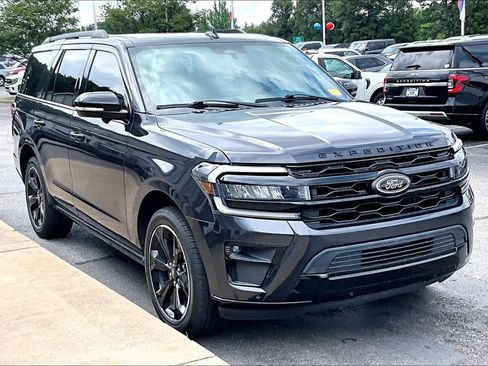 Used 2022 Ford Expedition Limited RWD image 1