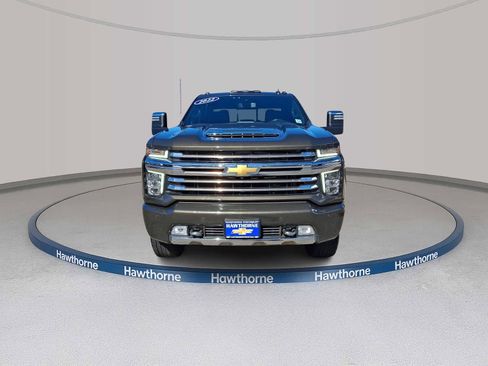 Used 2022 Chevrolet Silverado 2500 High Country w/ Safety Package II image 2