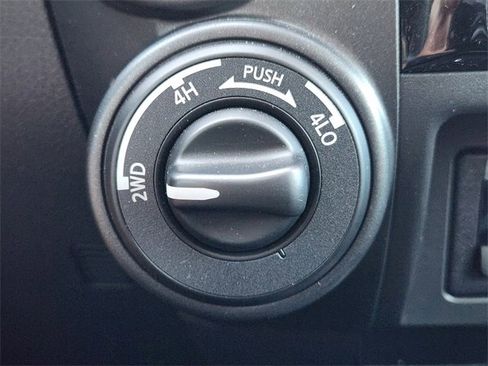 Used 2024 Nissan Titan PRO-4X w/ Pro-4x Convenience Package image 23