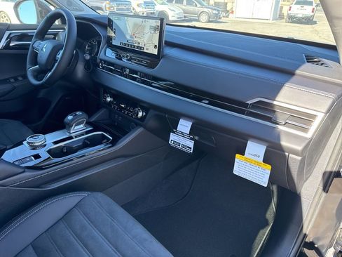 New 2026 Mitsubishi Outlander SE image 21