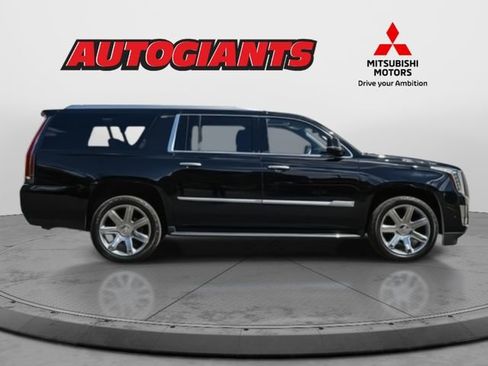 Used 2020 Cadillac Escalade ESV Luxury image 3