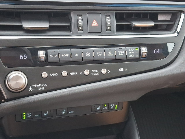 Used 2025 Lexus ES 350 w/ Premium Package FWD image 13
