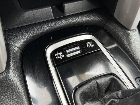 Certified 2024 Toyota Corolla Cross SE w/ Moonroof Package image 38