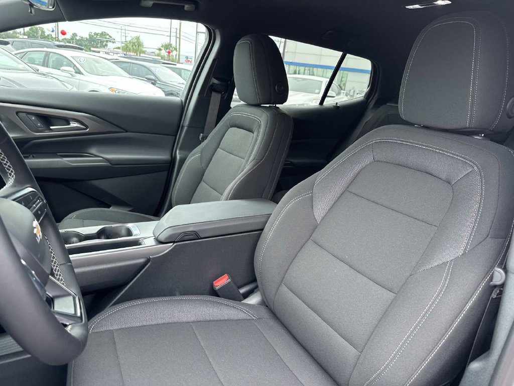 Used 2026 Chevrolet Equinox EV LT w/ Comfort Package FWD image 17