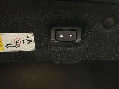 Used 2018 BMW M4 Convertible image 21