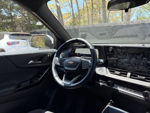Used 2025 Chevrolet Equinox LT FWD image 30