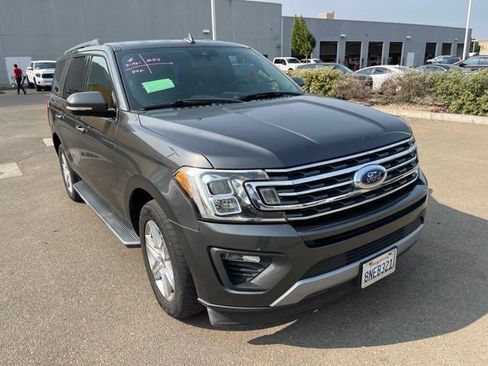 Used 2019 Ford Expedition XLT w/ Equipment Group 202A RWD image 2