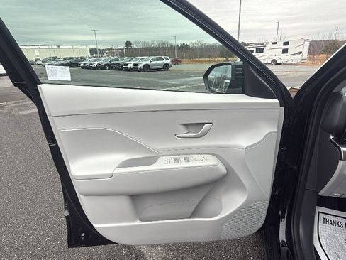 Used 2025 Hyundai Kona SEL image 25