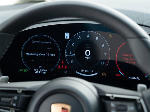 Certified 2025 Porsche Cayenne image 30