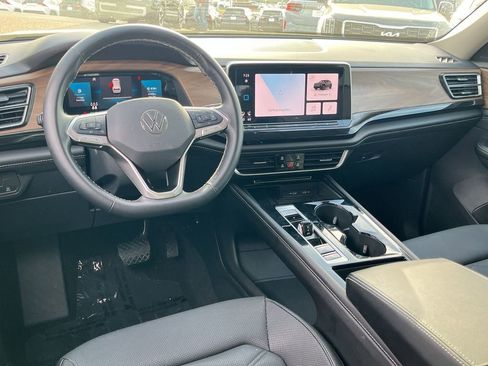Used 2025 Volkswagen Atlas SE AWD/4WD image 25