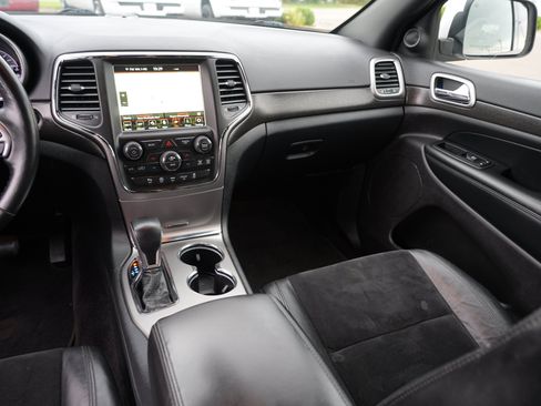 Used 2018 Jeep Grand Cherokee Altitude AWD/4WD image 21