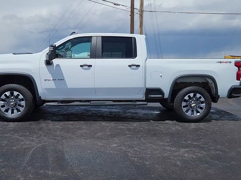Used 2024 Chevrolet Silverado 2500 Custom w/ Custom Convenience Package AWD/4WD image 2