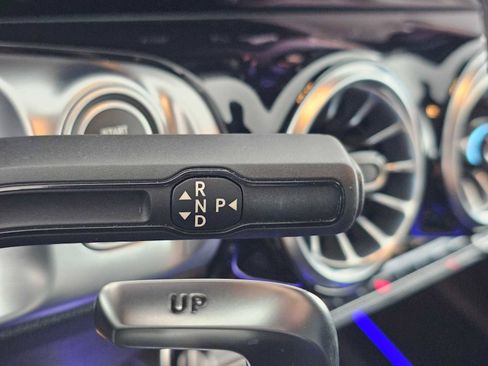 Certified 2025 Mercedes-Benz GLB 35 AMG 4MATIC image 32