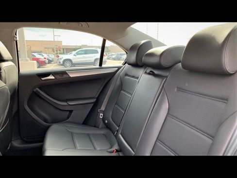 Used 2016 Volkswagen Jetta SE FWD image 11