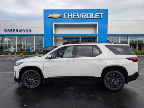 Used 2023 Chevrolet Traverse RS w/ LPO, Floor Liner Package image 2