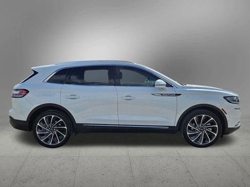 Used 2022 Lincoln Nautilus Reserve w/ Equipment Group 202A image 6