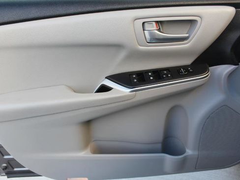 Used 2016 Toyota Camry LE image 10