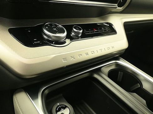 New 2026 Ford Expedition Active image 17