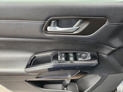 Certified 2022 Nissan Pathfinder SV w/ SV Black Package image 17