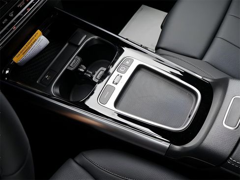 Used 2025 Mercedes-Benz GLA 250 4MATIC image 25