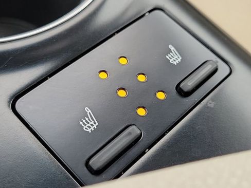 Used 2018 Toyota Camry XLE image 28