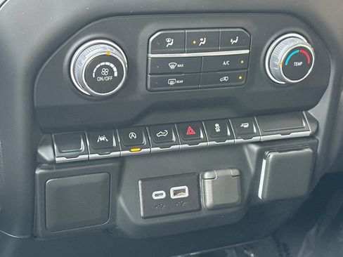 Used 2024 Chevrolet Silverado 1500 Custom image 26