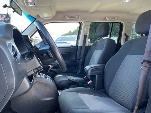 Used 2014 Jeep Patriot Latitude FWD image 9
