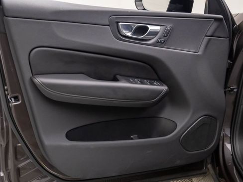 Used 2025 Volvo XC60 B5 Plus image 12