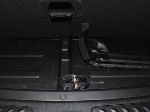 Used 2023 GMC Yukon XL SLT image 42