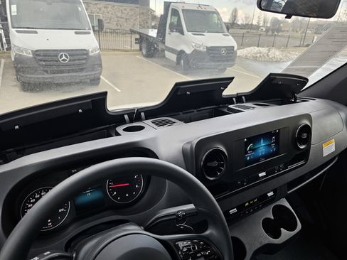 Used 2024 Mercedes-Benz Sprinter 4500 image 11