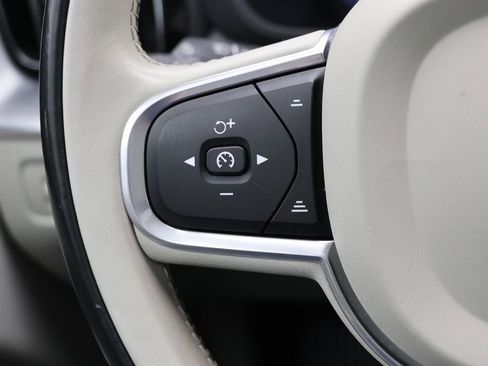 Used 2018 Volvo XC60 T6 Momentum w/ Vision Package image 20