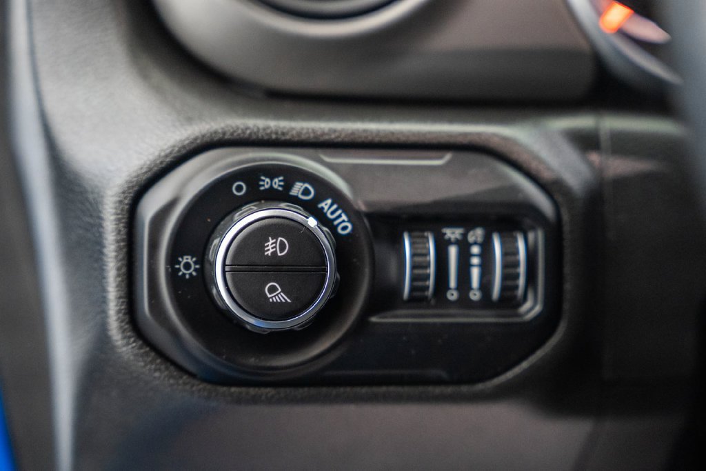 Used 2021 Jeep Gladiator Sport AWD/4WD image 39