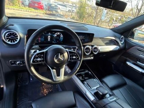 Used 2022 Mercedes-Benz GLB 250 4MATIC w/ Premium Package Lite image 21