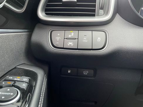 Used 2019 Kia Sorento SX image 26