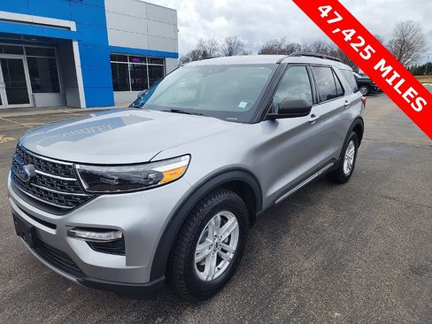 Used 2021 Ford Explorer XLT w/ Equipment Group 202A image 3