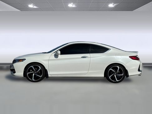 Used 2016 Honda Accord Touring image 2