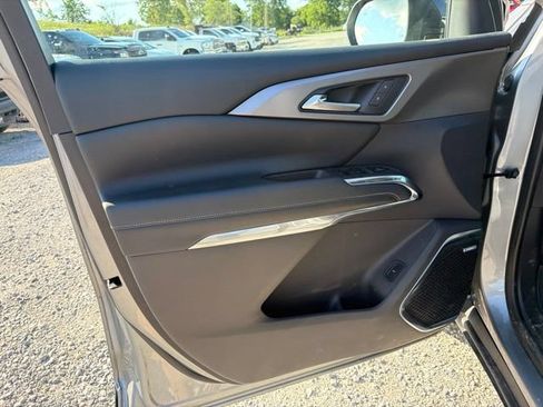 Used 2025 Chevrolet Traverse LT w/ Enhanced Driving Package AWD/4WD image 36