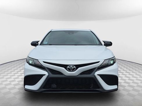 Used 2021 Toyota Camry SE FWD image 3