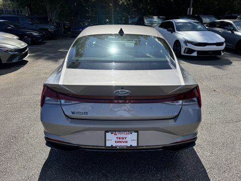 Used 2023 Hyundai Elantra Limited image 6
