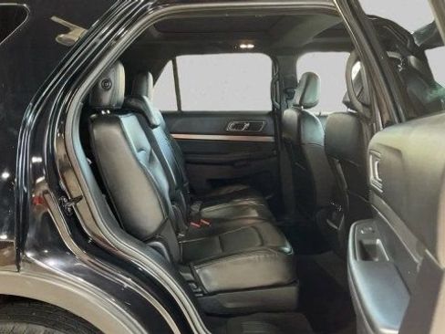 Used 2018 Ford Explorer XLT w/ Equipment Group 202A image 13