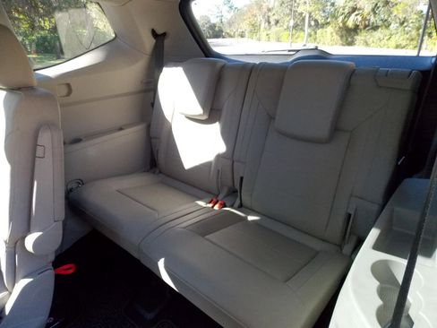 Used 2021 Volkswagen Atlas SE w/ Panoramic Sunroof Package image 11
