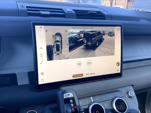 Used 2023 Land Rover Defender 130 S image 26