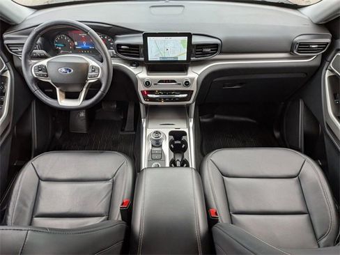 Used 2022 Ford Explorer XLT w/ Equipment Group 202A image 26