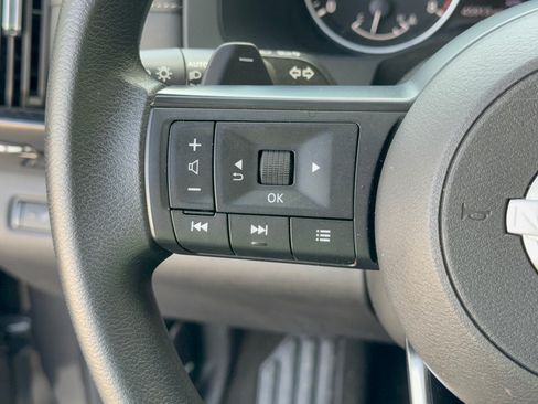 Used 2024 Nissan Pathfinder S AWD/4WD image 18