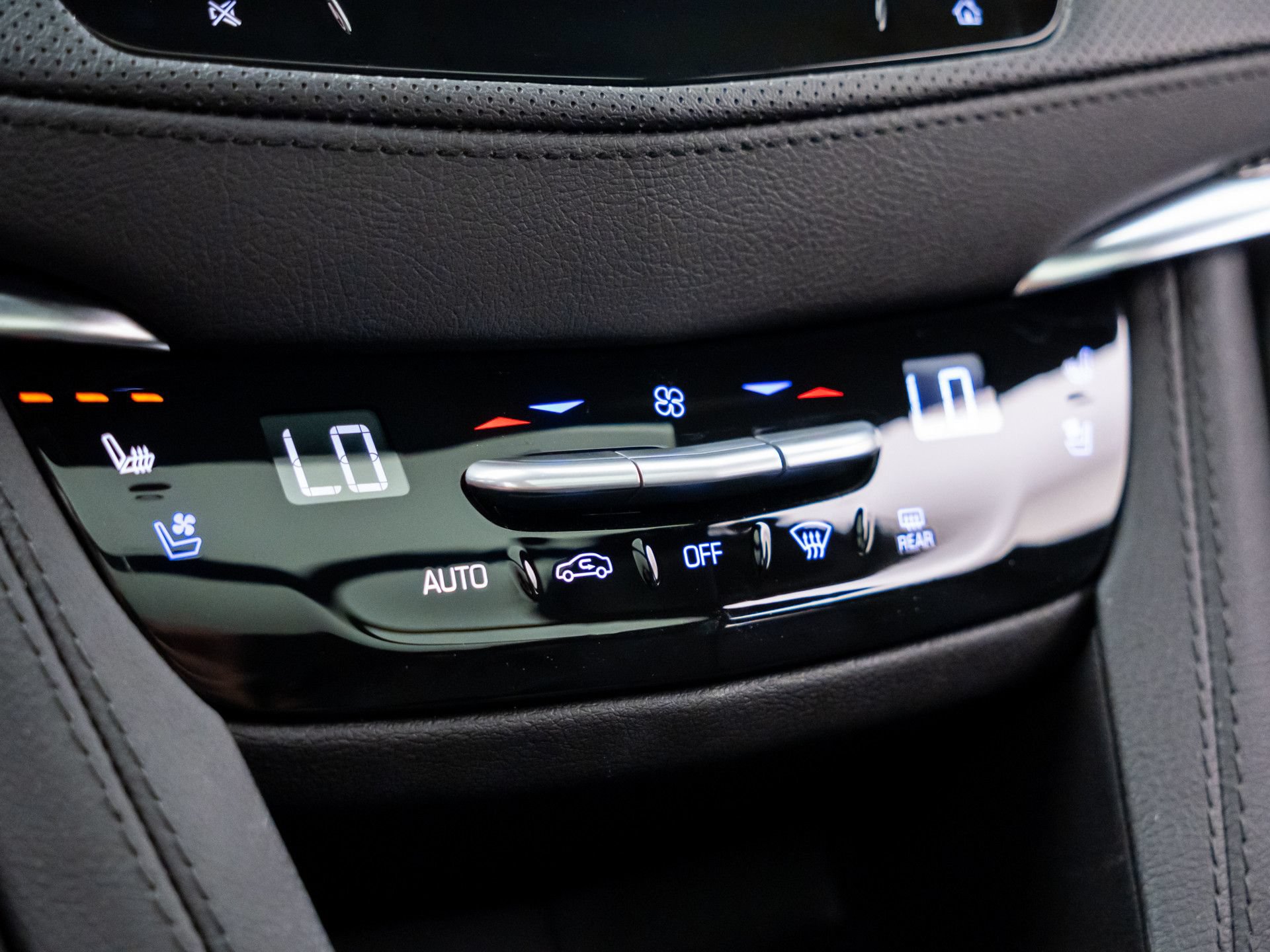 Certified 2026 Cadillac XT5 Sportv w/ LPO, Onyx Lite Package AWD/4WD image 28