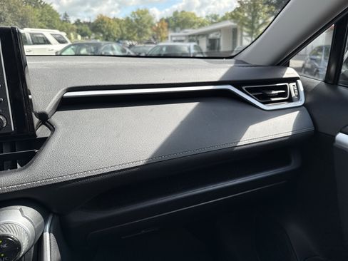 Used 2022 Toyota RAV4 XLE image 16